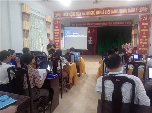 Tập huấn nâng cao năng lực công tác thông tin, tuyên truyền  cho cán bộ, công chức 2 xã Vĩnh Hà và Vĩnh Ô, huyện Vĩnh Linh 